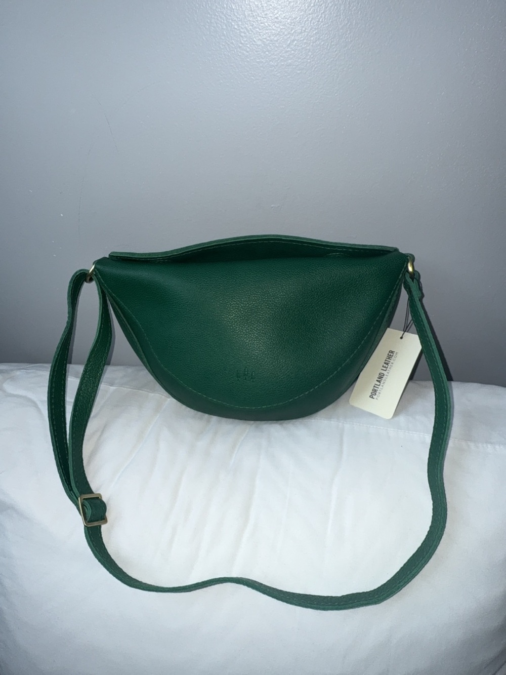 Portland Leather Emerald Green Pebbled Leather Crossbody Bag - Picture 2 of 8